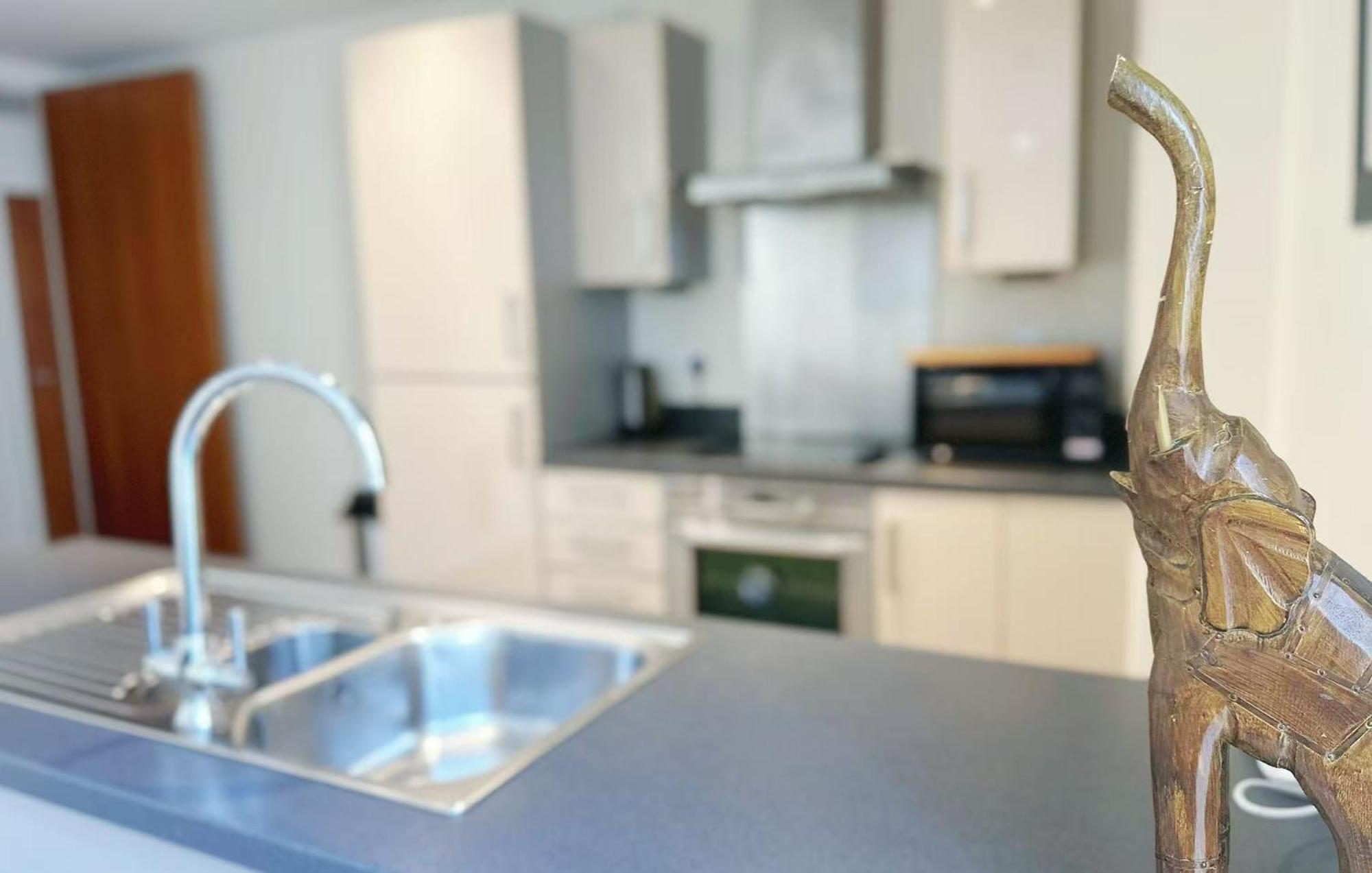 1 Bed With Perfect Snug Corner Swansea